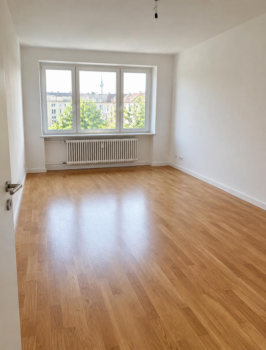 Geräumter, heller Wohnraum